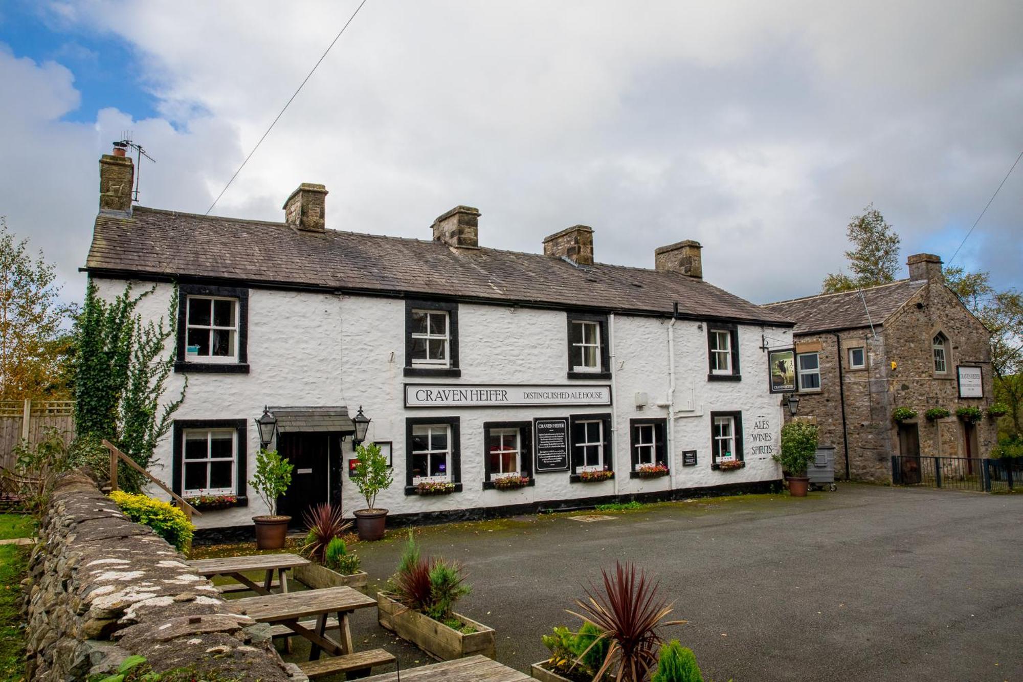 Craven Heifer Hotel Ingleton  Exterior photo